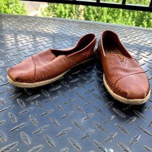 tan leather TOMS